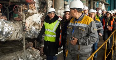 Еврокомиссар Марта Кос посетила поврежденную обстрелами ТЭС ДТЭК