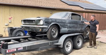 Культовый американский спорткар за $350 000 простоял полвека на улице (видео)