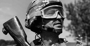 "На щите": на фронте погиб украинский актер Петр Великий (фото)