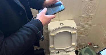 На Львовщине депутат облсовета на Сочельник смыл в унитаз 1,2 млн грн: что произошло