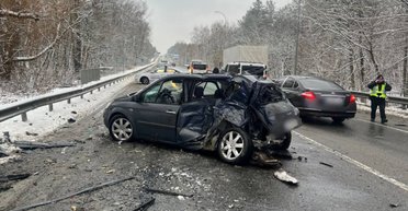 Вблизи Киева в результате ДТП с автобусом и грузовиком пострадали три женщины (фото)