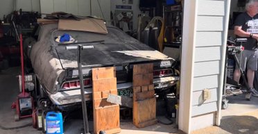 У закинутому сараї знайшли покинутий спорткар Ford 70-х: він 26 років стояв на місці (відео)