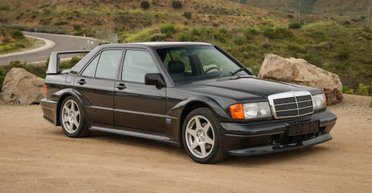 Старый 34-летний Mercedes 190 ушел с молотка по цене нового Ferrari (фото)