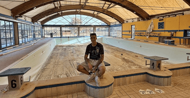 Гниет без присмотра: как за несколько месяцев люксовый отель превратился в руины (фото)