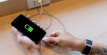 Почему не следует заряжать смартфон через USB в путешествиях: предупреждение транспортной безопасности США