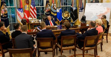 Запирается в спальне и много болтает: какие привычки Трампа бесят Белый дом, — СМИ