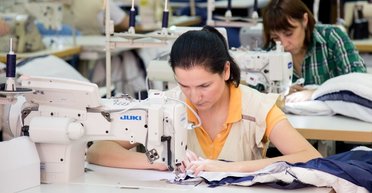 Дизайнер из РФ "отжала" швейную фабрику в Мелитополе и эксплуатирует местных швей, — СМИ (фото)