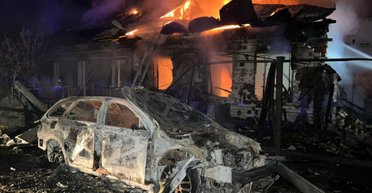 Нічна атака РФ: дрони вдарили по інфрастурктурі Чернігова, спалахнула пожежа