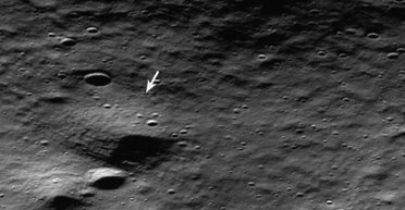 Намагався увійти в історію: орбітальний апарат NASA зробив знімок мертвого модуля на Місяці (фото)