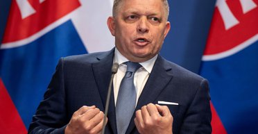 "Зеленский играет в какие-то игры": Фицо обвинил Украину в остановке транзита по нефтепроводу "Дружба"