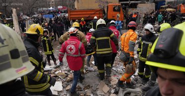 Атака БпЛА по Одессе: спасатели достали из-под завалов еще одно тело (фото)