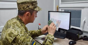 Штраф до 170 тысяч или тюрьма: правительство хочет ужесточить наказание за незаконный выезд за границу