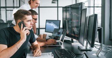 Зарплаты растут, на рынке специалистов дефицит кадров, - исследование Фокуса