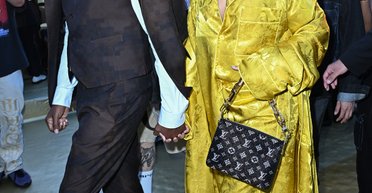 У стилі 70-х: Бейонсе в елегантному вбранні сходила на побачення зі своїм чоловіком (відео, фото)