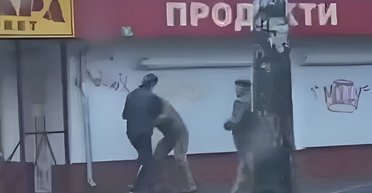Побив і втік: чоловік напав на співробітника ТЦК у Житомирі (відео)