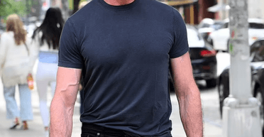 Хью Джекман начал работу над мемуарами: о чем он расскажет в книге