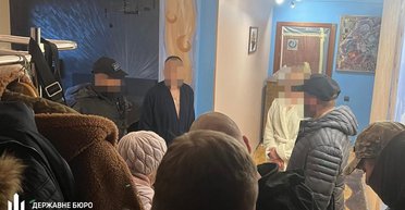 Держали деньги за иконами: СБУ задержали помощников действующих нардепов Украины, которые помогали "уклонистам"