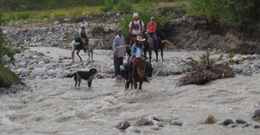 Украинские девушки. Айран и туман в Кавказских горах