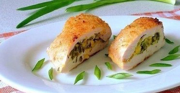 Курячий рулет із сиром: як приготувати нову страву зі звичних продуктів