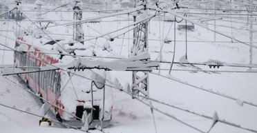 Закрито аеропорти, різдвяні ярмарки, гірські курорти: на півдні Німеччини сильний снігопад (фото, відео)