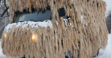 "Волохаті машини": спроба маскування бойової техніки РФ від дронів ЗСУ не вдалася, — Telegraph