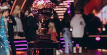 Шоу "Танцы со звездами" возвращается на телеэкраны: выйдет предновогодний спецвыпуск (видео)