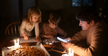 Вимикають світло не за графіком: у яких областях запровадили аварійні відключення