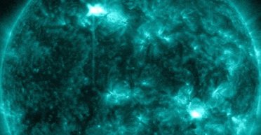 Надзвичайно рідкісна подія: на двох сторонах Сонця одночасно сталися вибухи (відео)