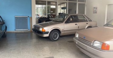 Раскрыта тайна заброшенного автосалона с Ford 80-х годов без пробега (видео)