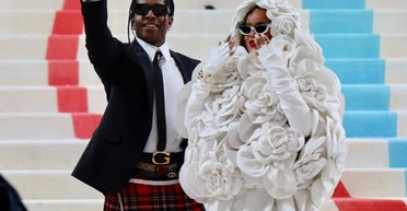 Ріанну та A$AP Rocky помітили на прогулянці з первістком (фото)