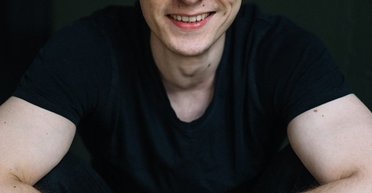 Дмитро Олійник, який зіграв головну роль у фільмі "Будинок "Слово", зізнався, чи вільне його серце