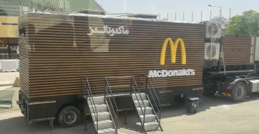 Розкішний прийом: в Ер-Ріяді встановили мобільний McDonald's для Трампа, — ЗМІ (відео)