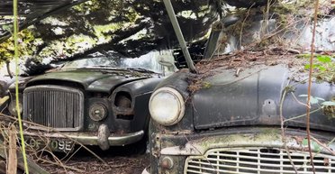 Ржавые раритеты: в разрушеном имении обнаружили заброшенную коллекцию ретроавто (видео)