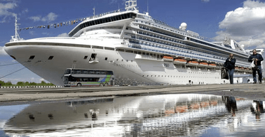 Важко повірити: названо причини, через які круїзні лайнери завжди пофарбовані в білий колір