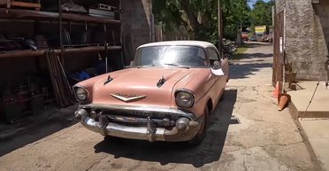 Знаменитое американское авто 50-х простояло 48 лет заброшенным и легко завелось (видео)