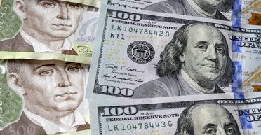 Слабкий долар потрібен Трампу: чи вигідно це українцям та що робити з гривнею