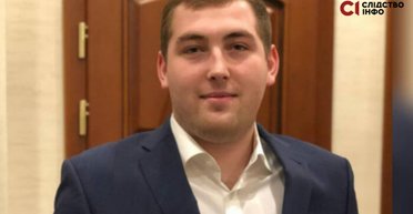 Истек срок домашнего ареста: подозреваемого в убийстве сына судьи заметили за рулем авто (фото)