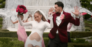 Дженніфер Лопес приміряла сукню українського бренду (відео)