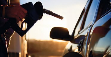 Ценовое ралли. Как девальвация гривны влияет на стоимость бензина