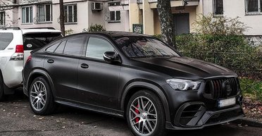 В Киеве заметили сверхскоростной 800-сильный кроссовер Mercedes (фото)