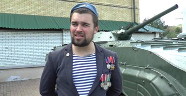 Хуліганство зі зброєю: у РФ затримали воєнкора "Тринадцятого" (відео)