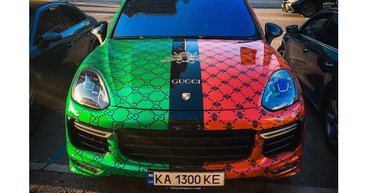 Ради хайпа: украинец намеренно уничтожил кроссовер Porsche Cayenne (видео)