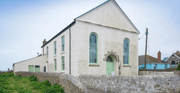 Историческую часовню хотят продать как роскошную виллу: местные протестуют (фото)