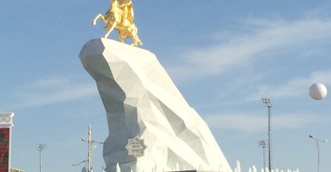 Від більшовизму до деспотії, від Туркменбаші до Аркадага. Чи перетвориться Туркменістан на монархію