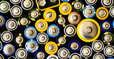 Батареи будут стоить копейки: самый простой материал сделает их в разы сильнее