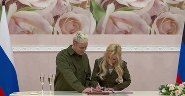 Російський співак SHAMAN і Мізуліна зіграли весілля в окупованому Донецьку (фото)