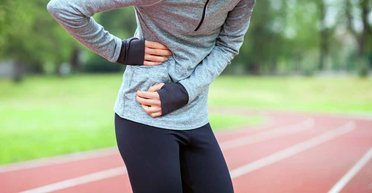 Покалывание в боку на тренировке: ученые назвали наиболее распространенные причины