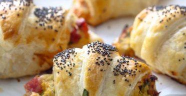 Рогалики з шинкою та сиром: рецепт популярної випічки з незвичайним смаком