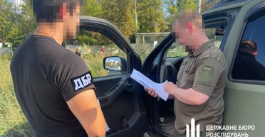 Отправил на службу 3 депутатов: экс-командира ТРО будут судить за превышение полномочий