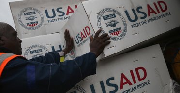 Тонны пайков на 100 млн долларов гниют на складах после сокращения Трампом международной помощи